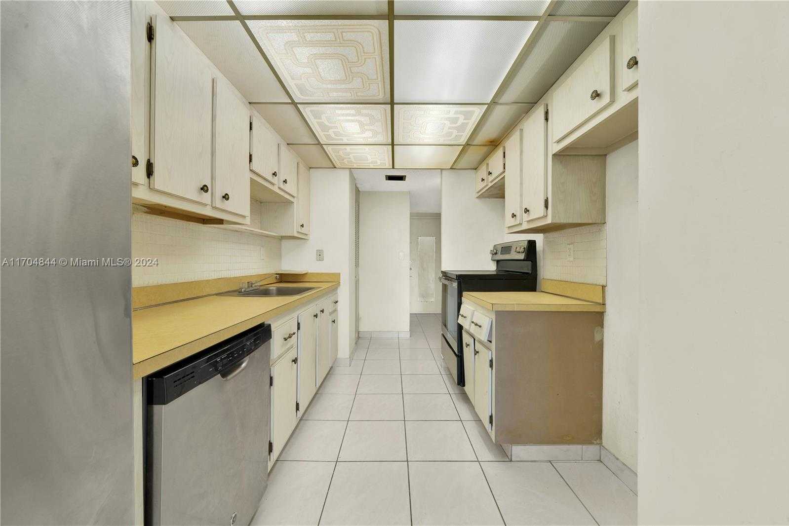 Small Image of 230 174TH ST #MO5, Sunny Isles Beach Number 13