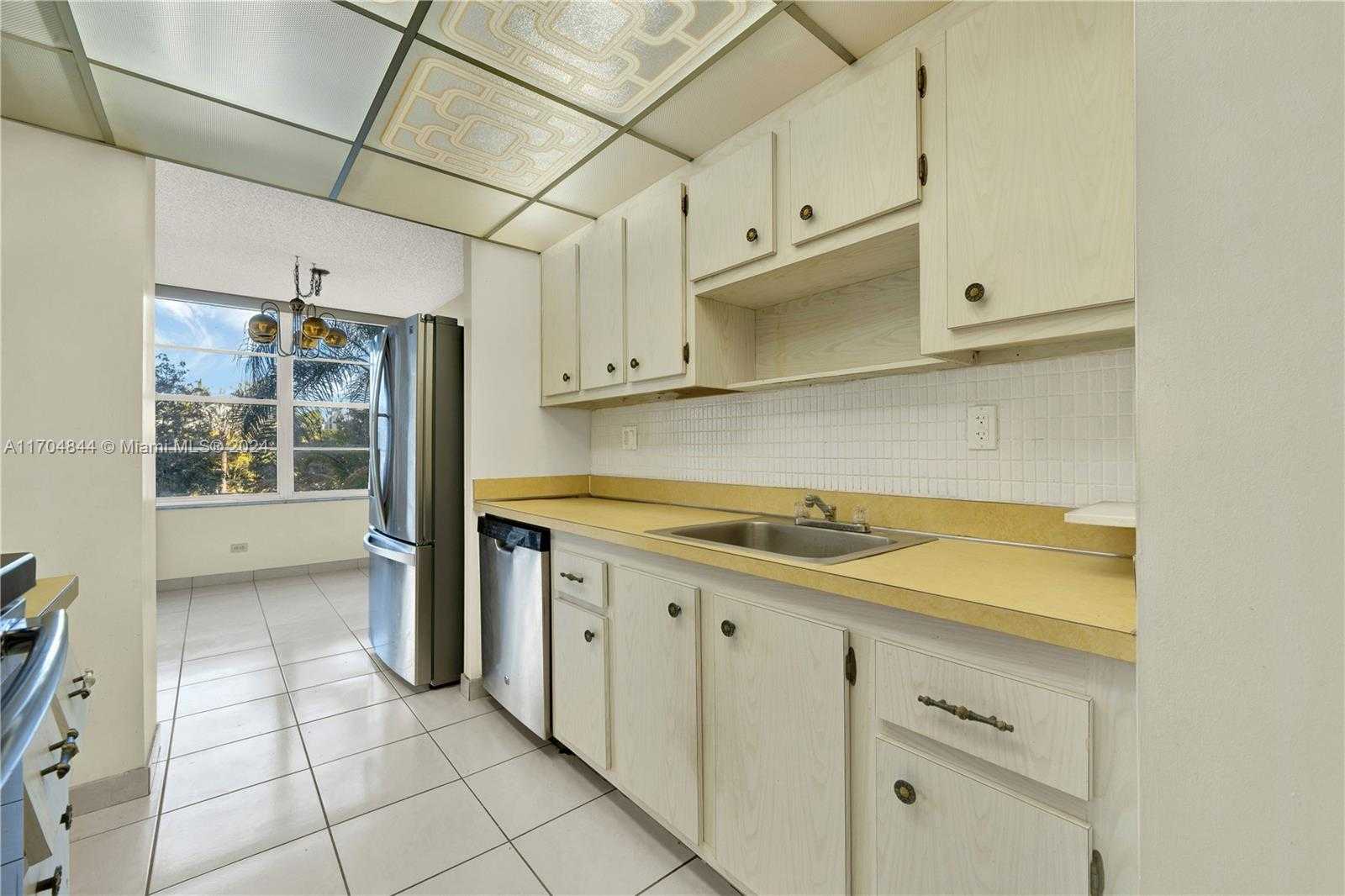 Small Image of 230 174TH ST #MO5, Sunny Isles Beach Number 14