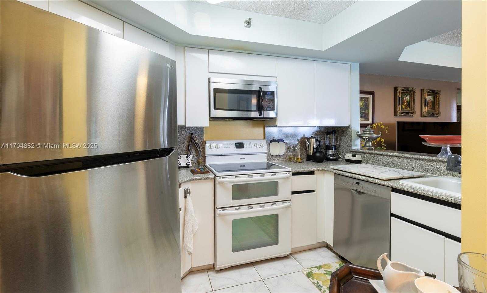 Small Image of 6767 COLLINS AVE #1409, Miami Beach Number 4