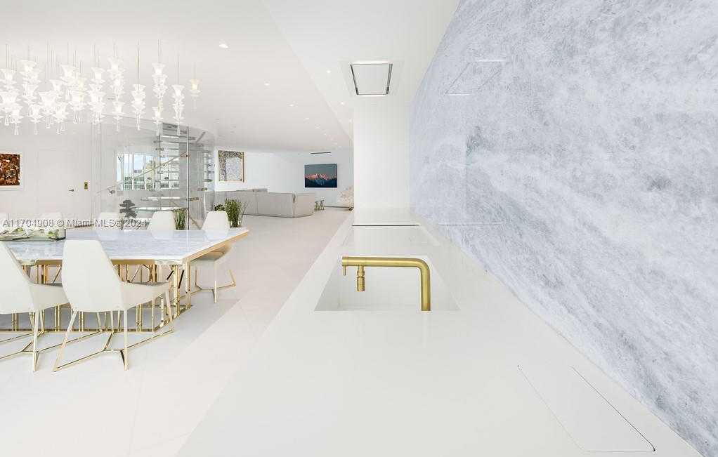 Small Image of 300 SOUTH POINTE DR #PH-5, Miami Beach Number 11