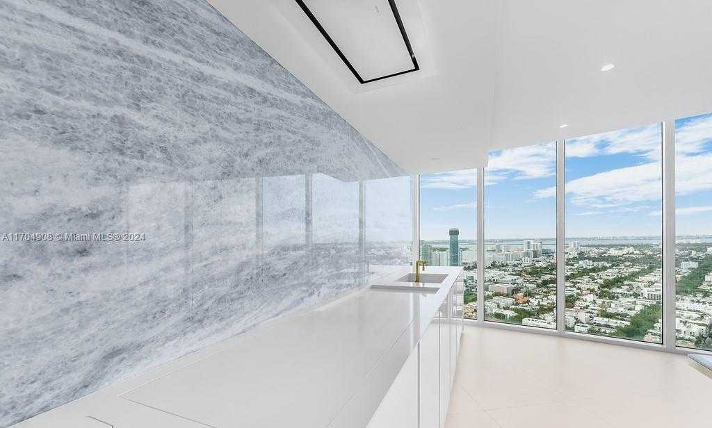 Small Image of 300 SOUTH POINTE DR #PH-5, Miami Beach Number 12
