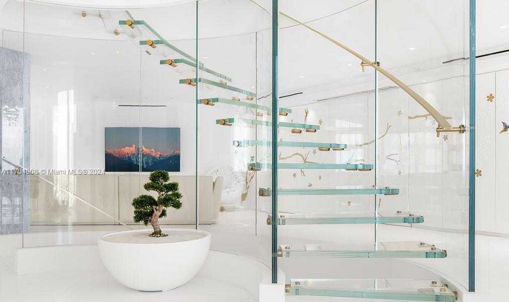 Small Image of 300 SOUTH POINTE DR #PH-5, Miami Beach Number 2