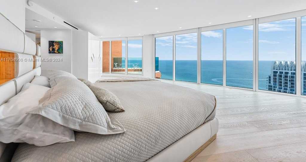 Small Image of 300 SOUTH POINTE DR #PH-5, Miami Beach Number 28