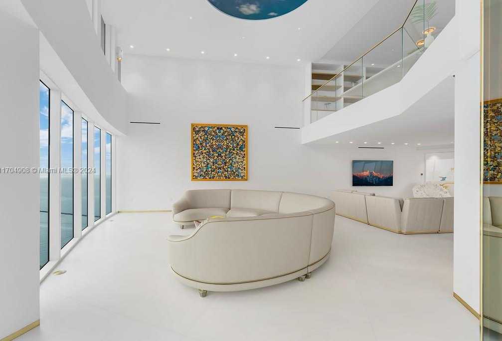Small Image of 300 SOUTH POINTE DR #PH-5, Miami Beach Number 3