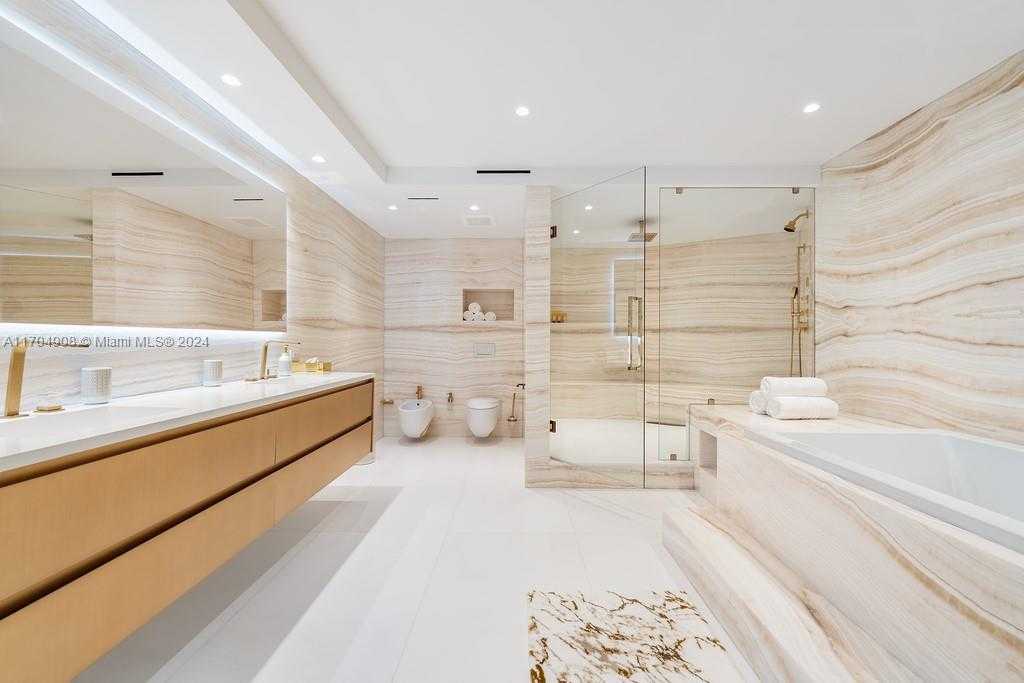 Small Image of 300 SOUTH POINTE DR #PH-5, Miami Beach Number 30