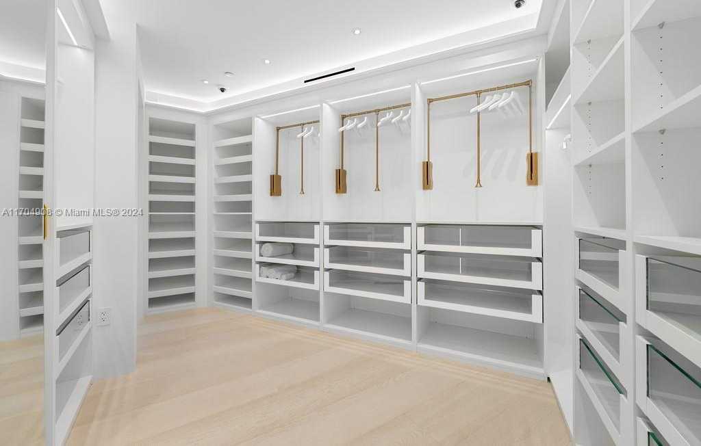 Small Image of 300 SOUTH POINTE DR #PH-5, Miami Beach Number 32