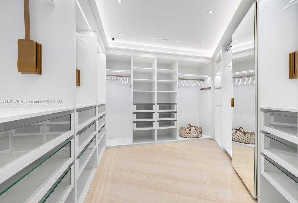 Small Image of 300 SOUTH POINTE DR #PH-5, Miami Beach Number 33