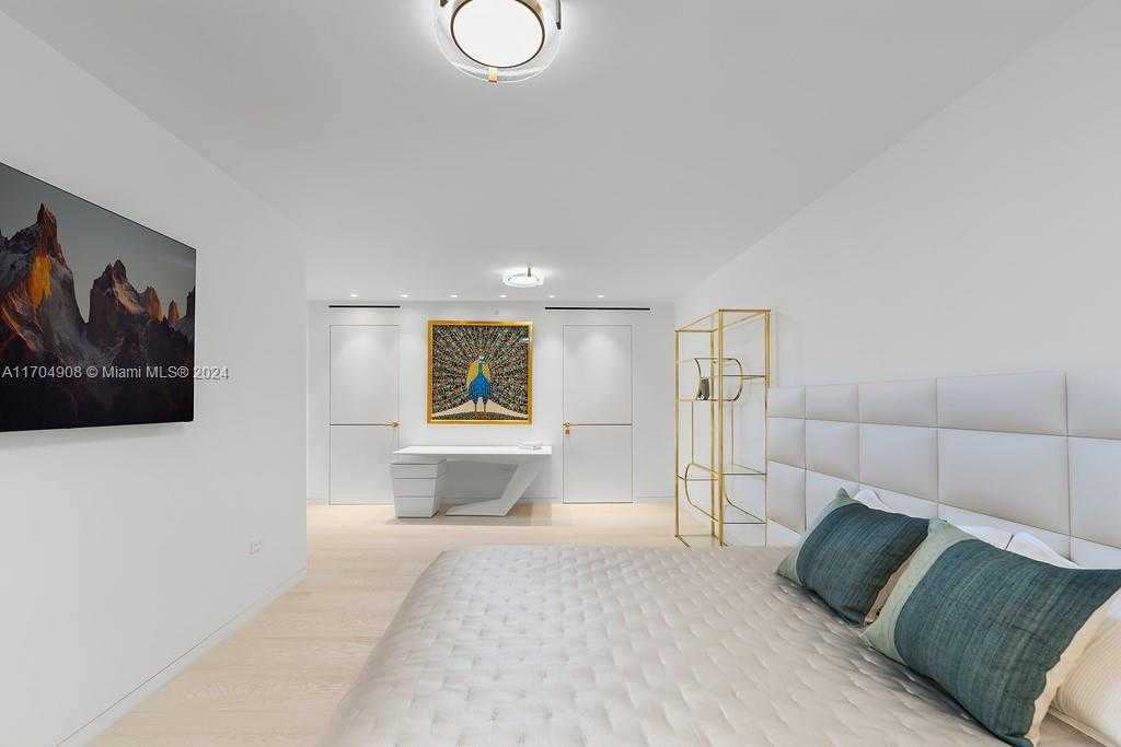 Small Image of 300 SOUTH POINTE DR #PH-5, Miami Beach Number 34