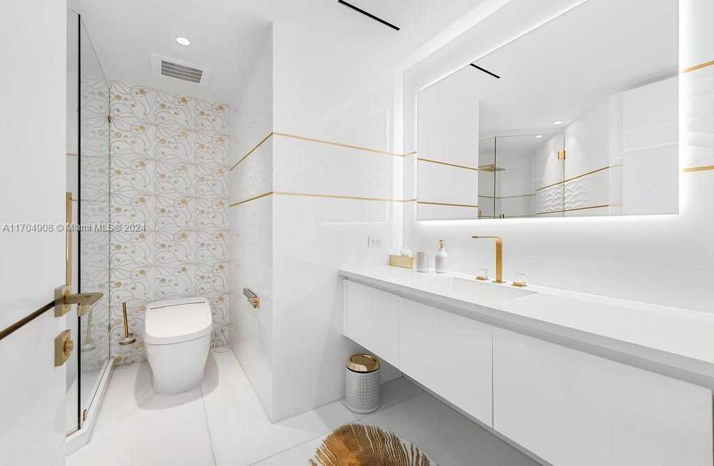 Small Image of 300 SOUTH POINTE DR #PH-5, Miami Beach Number 37
