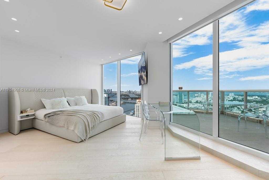 Small Image of 300 SOUTH POINTE DR #PH-5, Miami Beach Number 38