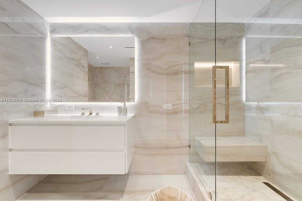 Small Image of 300 SOUTH POINTE DR #PH-5, Miami Beach Number 39