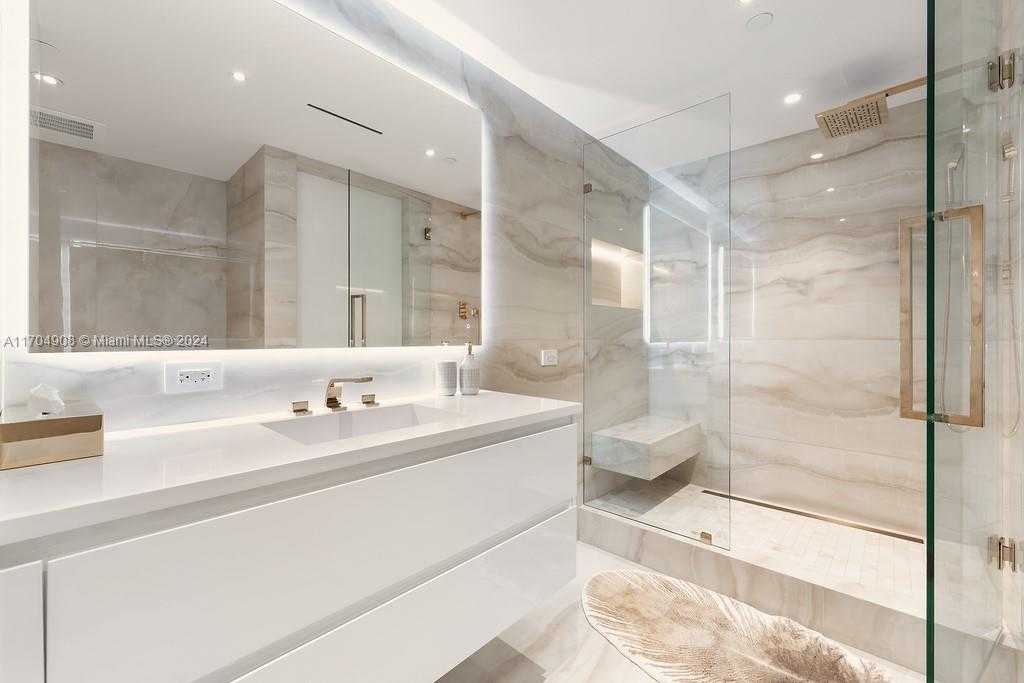 Small Image of 300 SOUTH POINTE DR #PH-5, Miami Beach Number 40