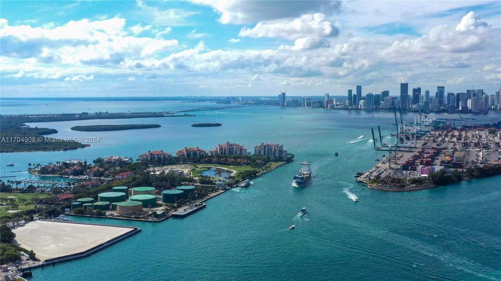 Small Image of 300 SOUTH POINTE DR #PH-5, Miami Beach Number 43