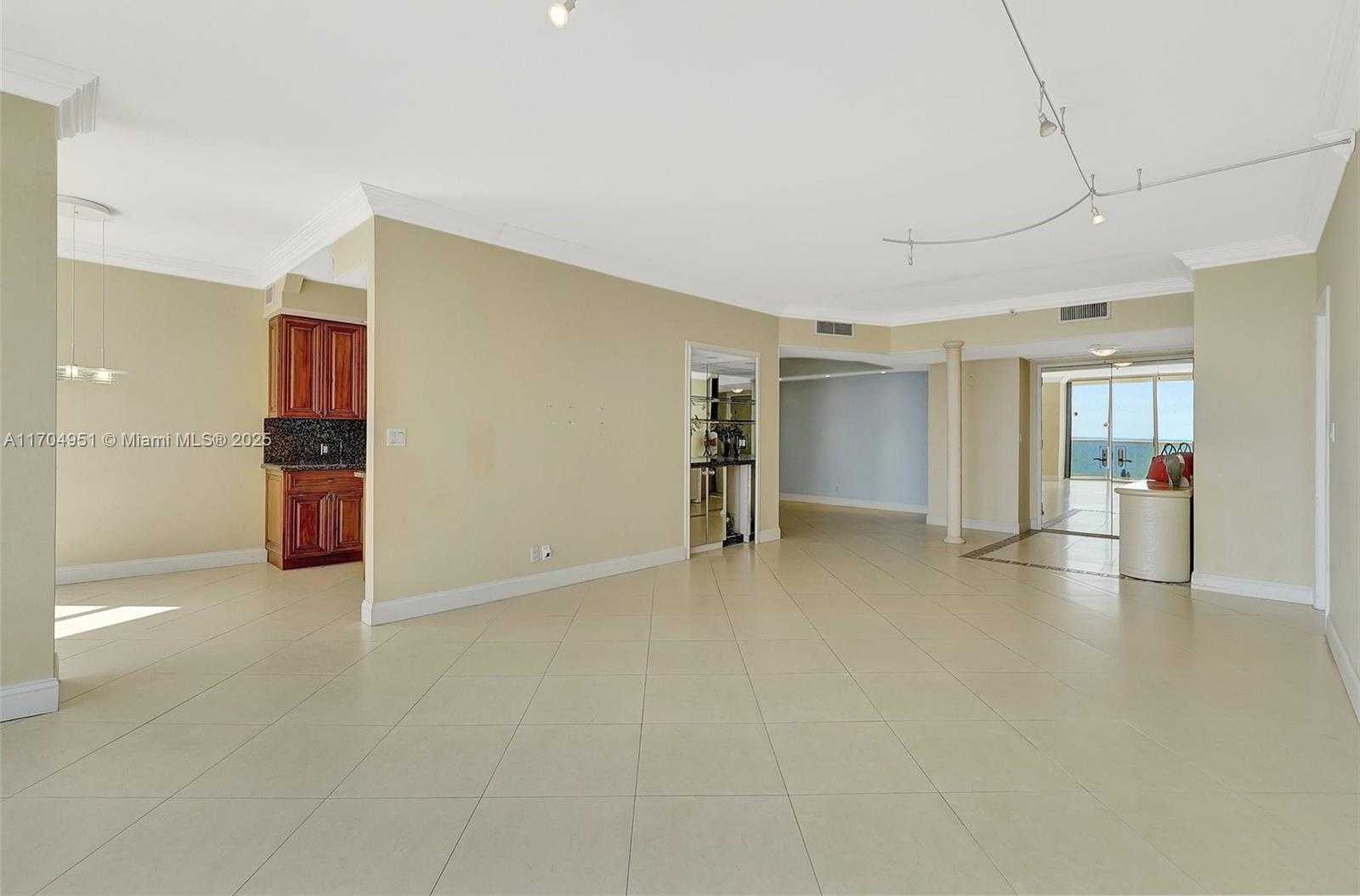 Small Image of 20281 EAST COUNTRY CLUB DR #2104, Aventura Number 9