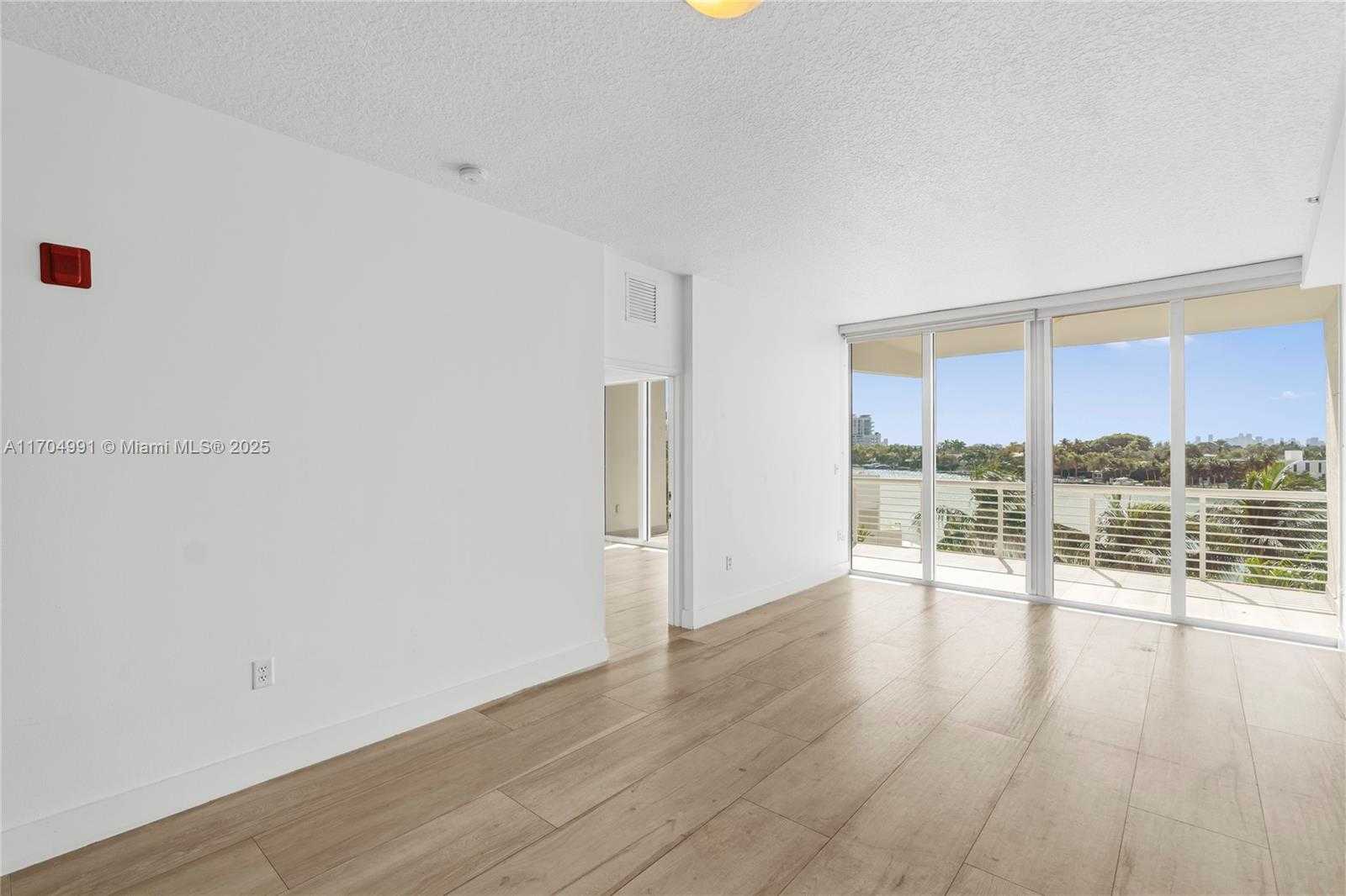 Small Image of 6580 INDIAN CREEK DR #406, Miami Beach Number 12