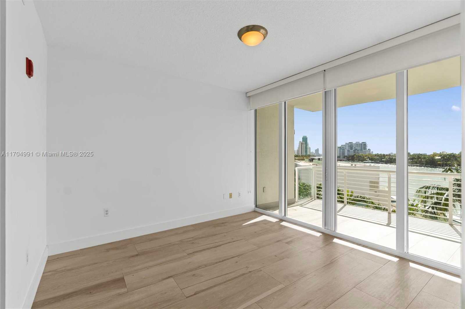 Small Image of 6580 INDIAN CREEK DR #406, Miami Beach Number 13