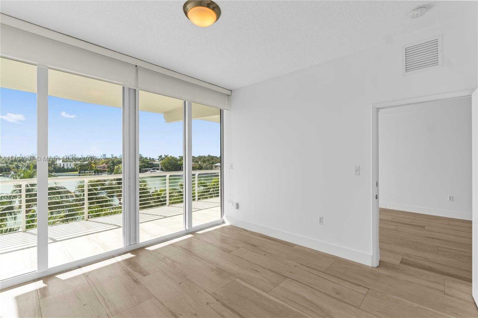 Small Image of 6580 INDIAN CREEK DR #406, Miami Beach Number 14