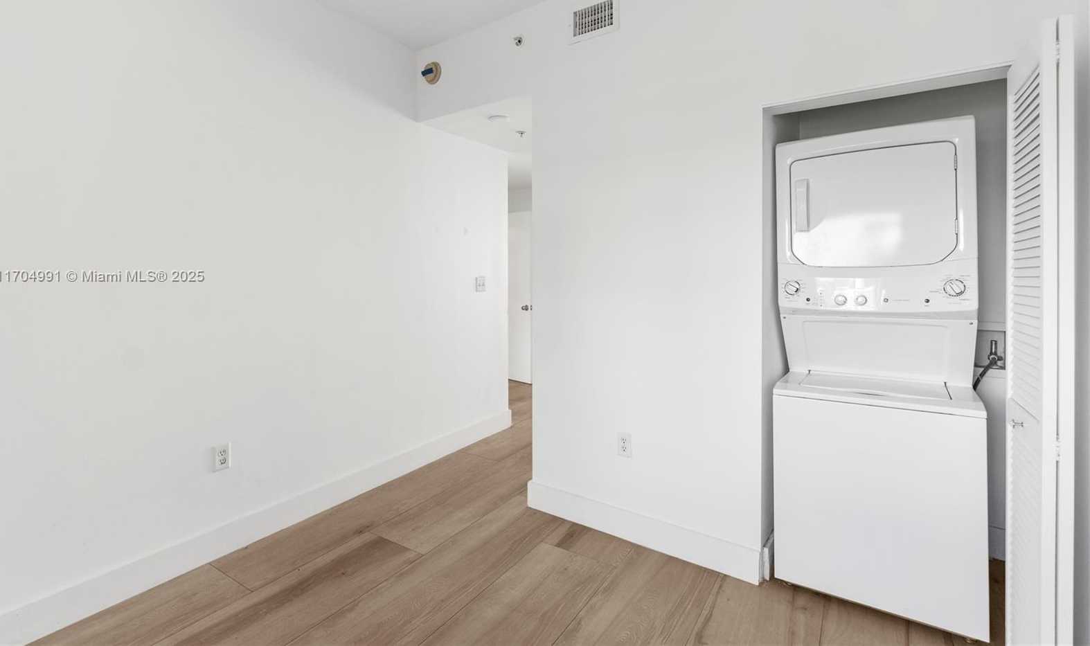 Small Image of 6580 INDIAN CREEK DR #406, Miami Beach Number 15