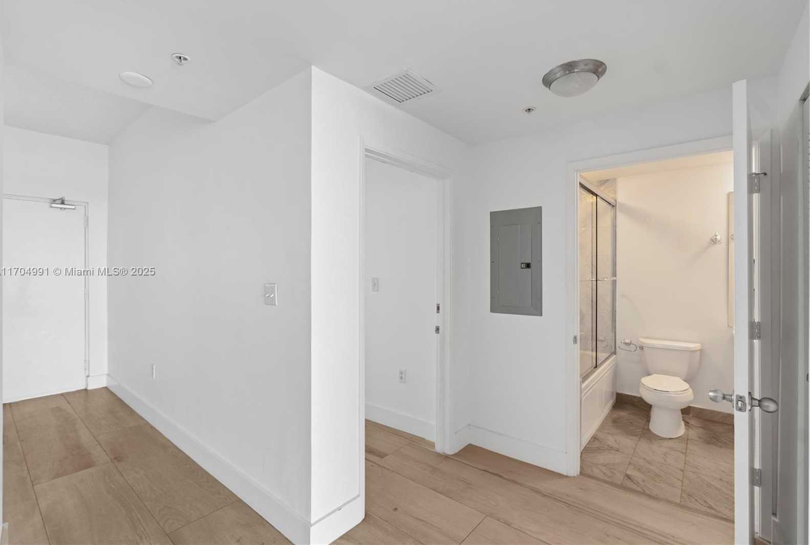 Small Image of 6580 INDIAN CREEK DR #406, Miami Beach Number 18