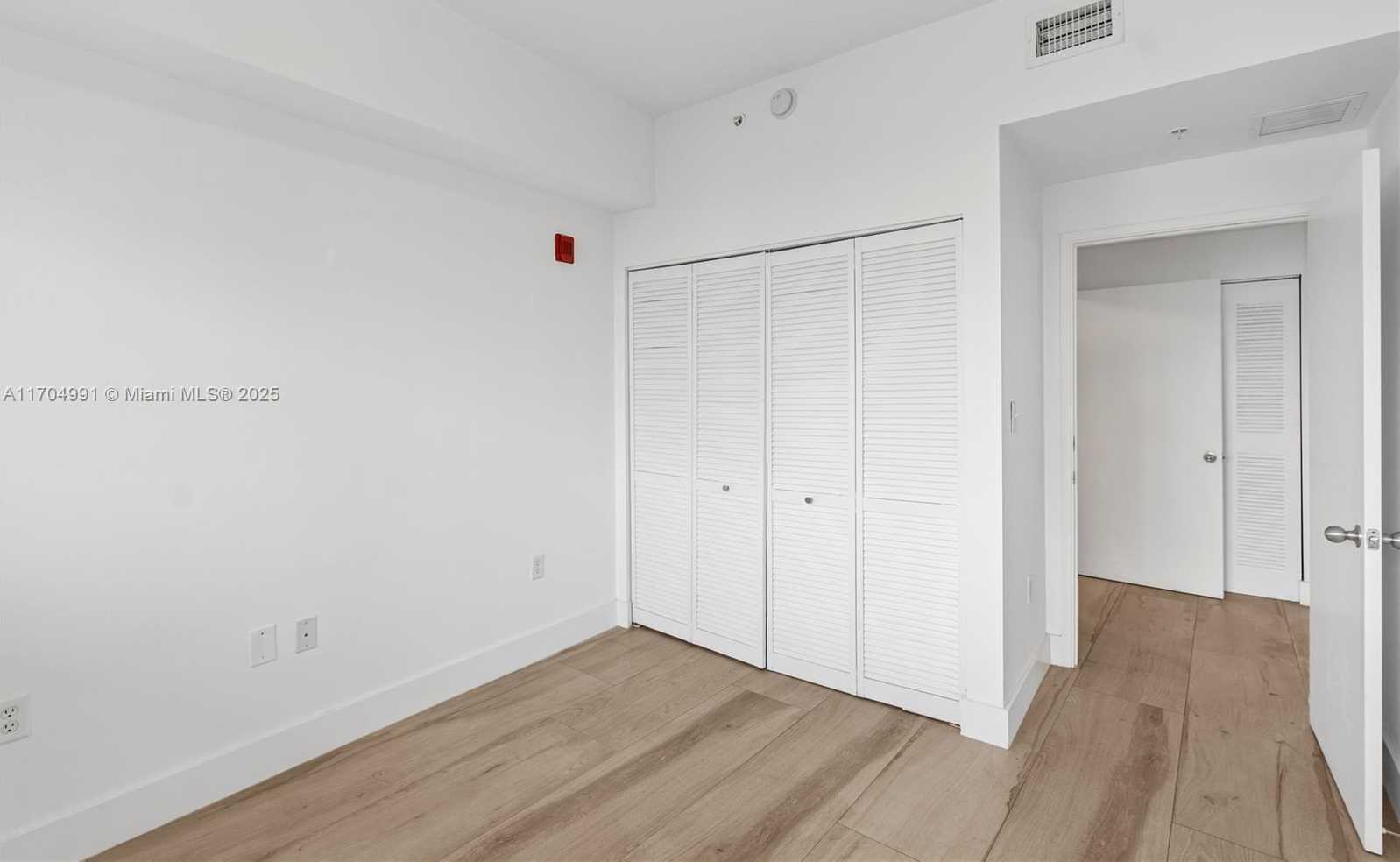 Small Image of 6580 INDIAN CREEK DR #406, Miami Beach Number 20