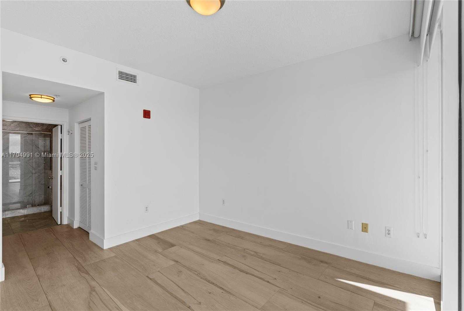 Small Image of 6580 INDIAN CREEK DR #406, Miami Beach Number 23