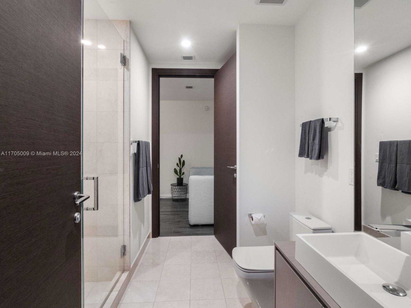 Small Image of 1000 BRICKELL PLZ #PH5706, Miami Number 15