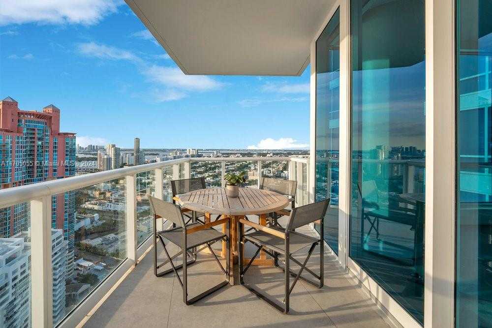 Small Image of 100 SOUTH POINTE DR #3601, Miami Beach Number 20