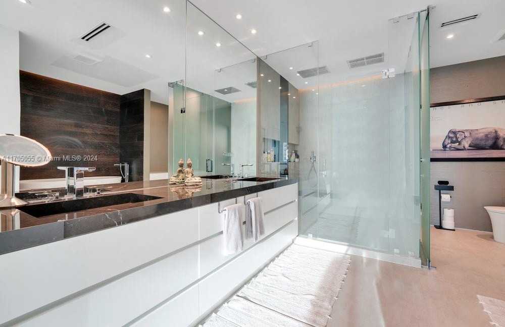 Small Image of 100 SOUTH POINTE DR #3601, Miami Beach Number 34