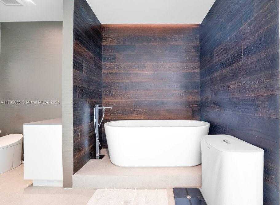 Small Image of 100 SOUTH POINTE DR #3601, Miami Beach Number 35