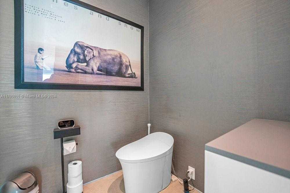 Small Image of 100 SOUTH POINTE DR #3601, Miami Beach Number 36