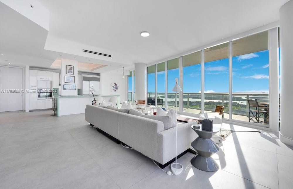 Small Image of 100 SOUTH POINTE DR #3601, Miami Beach Number 9