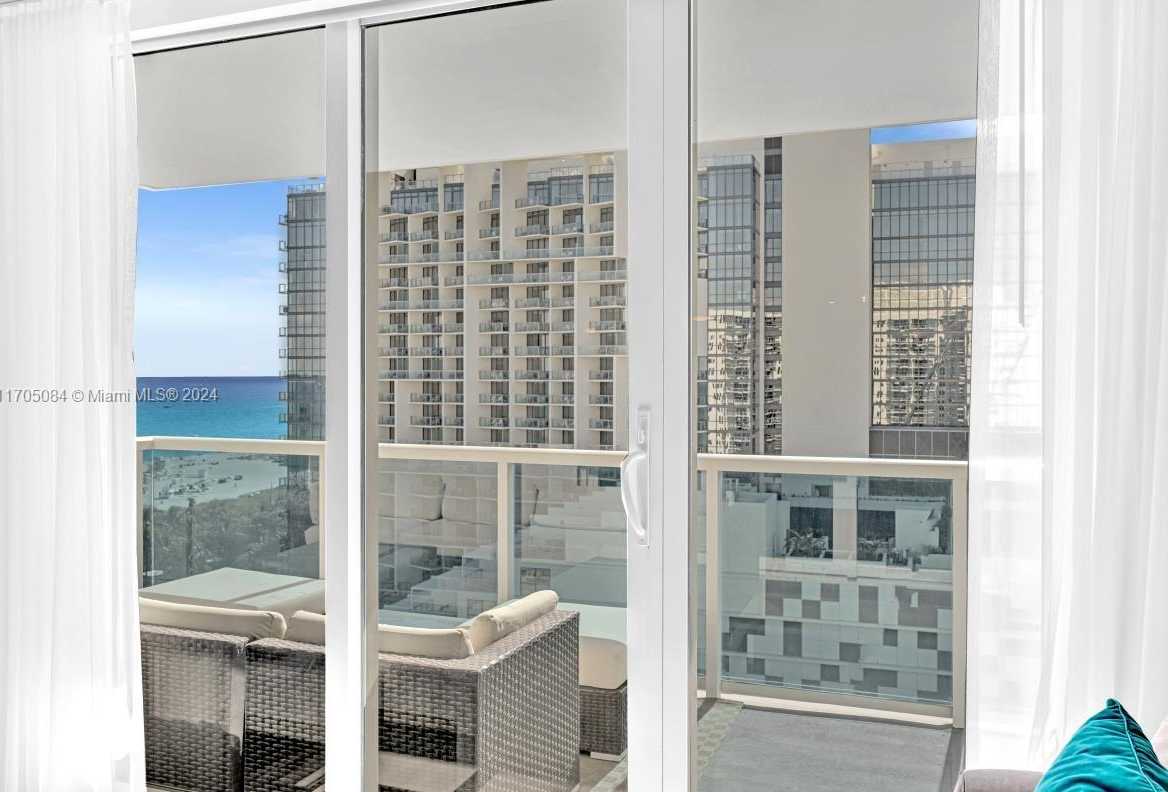 Small Image of 2301 COLLINS AVE #1202, Miami Beach Number 6