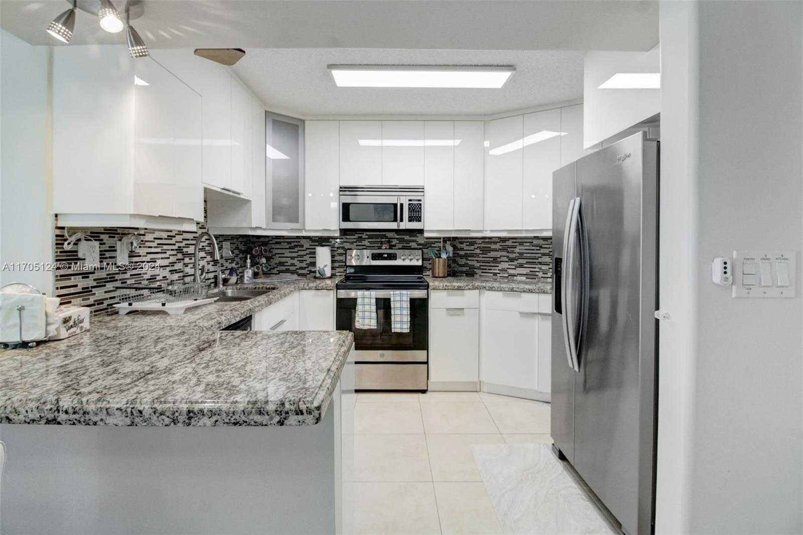 Small Image of 3725 SOUTH OCEAN DR #1416, Hollywood Number 2