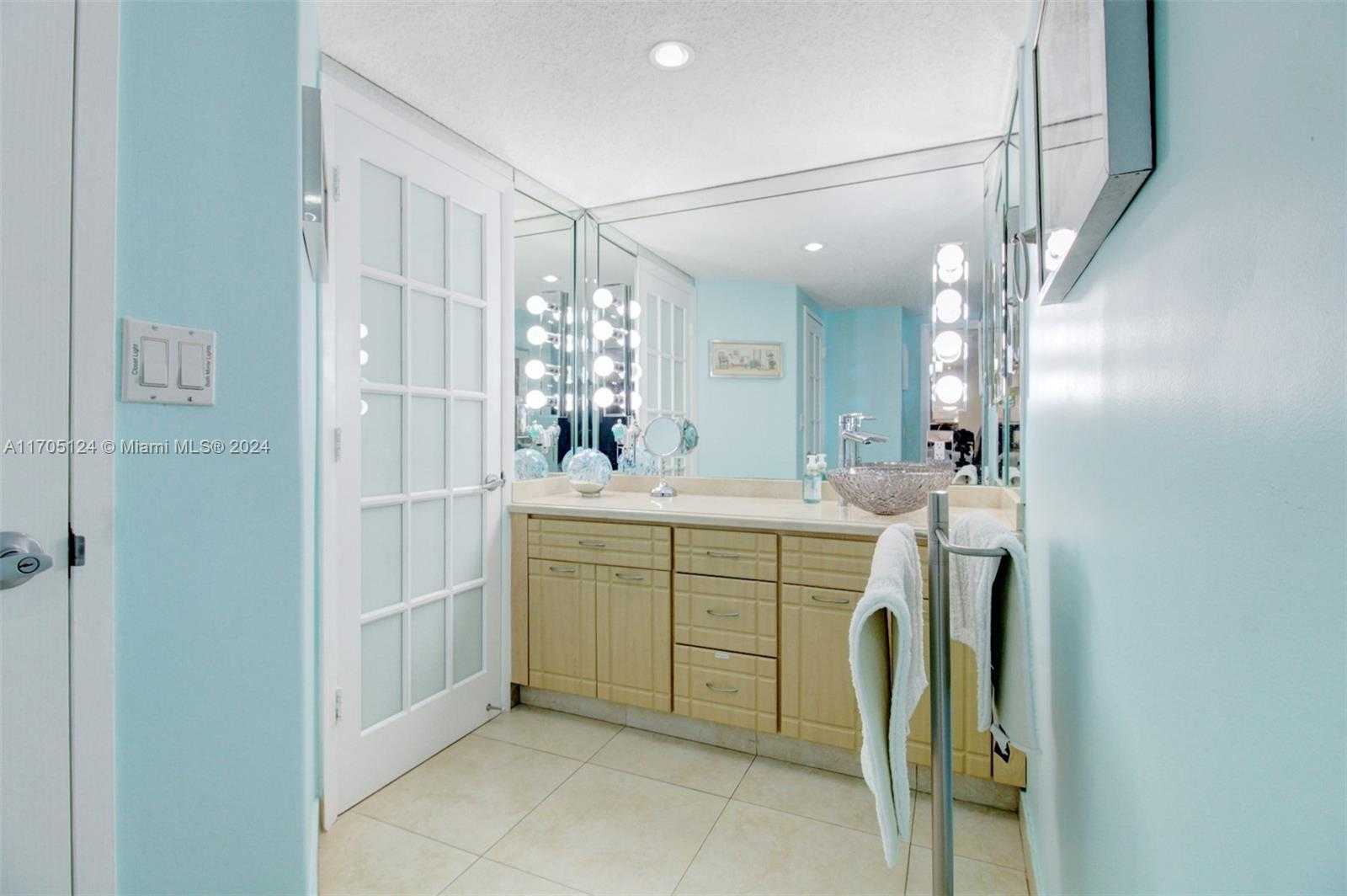 Small Image of 3725 SOUTH OCEAN DR #1416, Hollywood Number 9