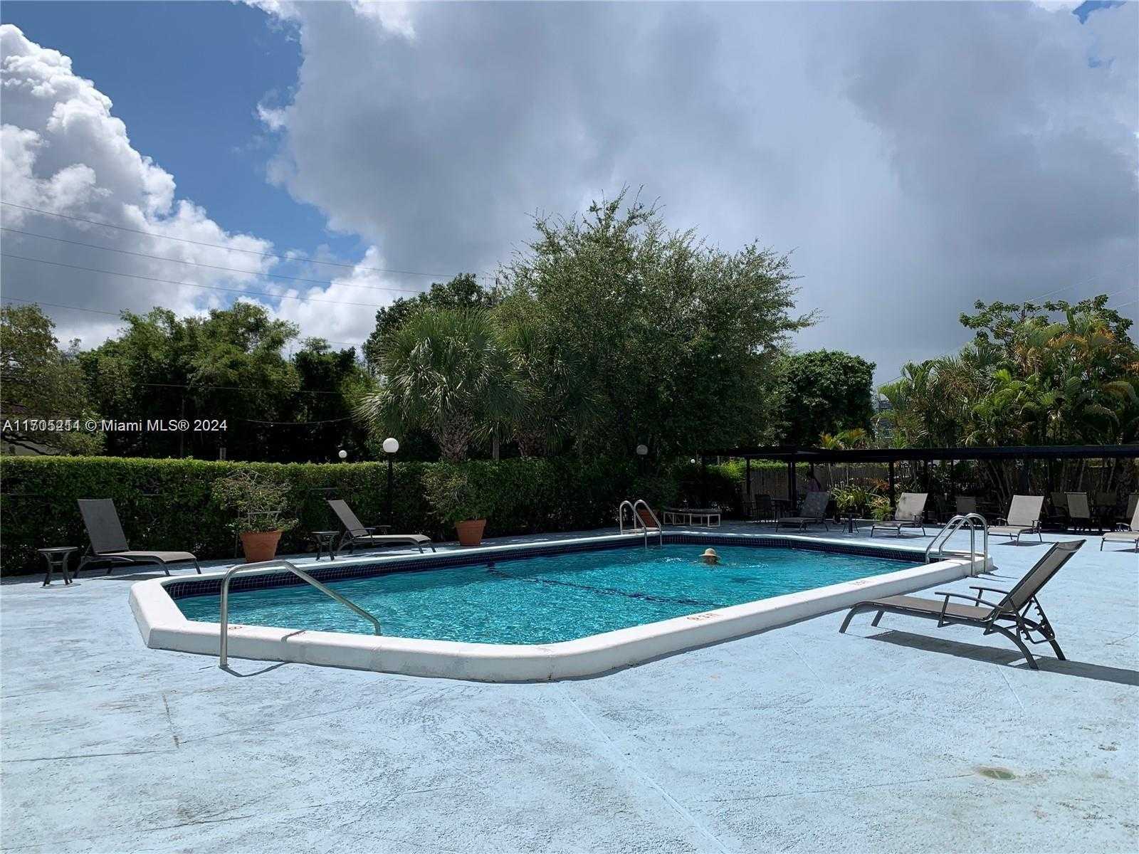 Small Image of 16950 WEST DIXIE HWY A128 HWY #A128, North Miami Beach Number 18
