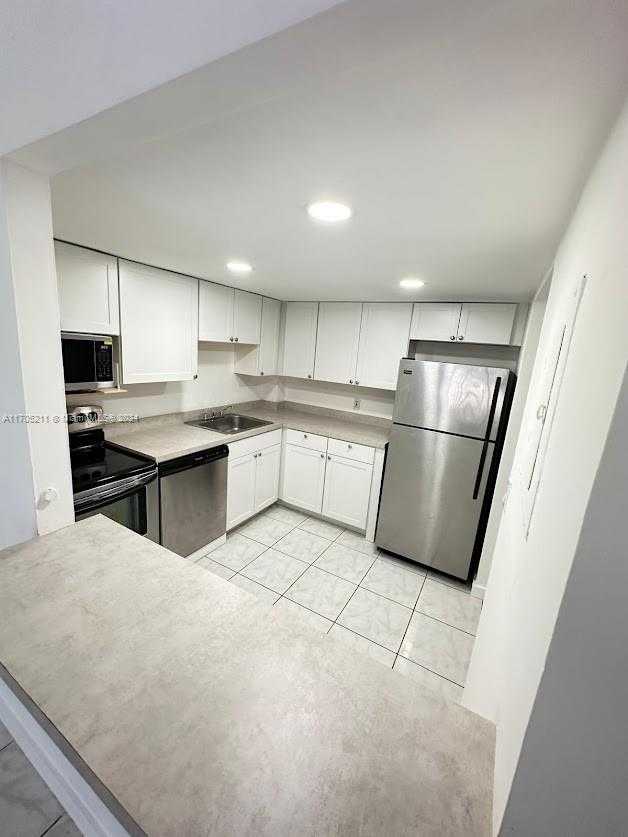 Small Image of 16950 WEST DIXIE HWY A128 HWY #A128, North Miami Beach Number 2
