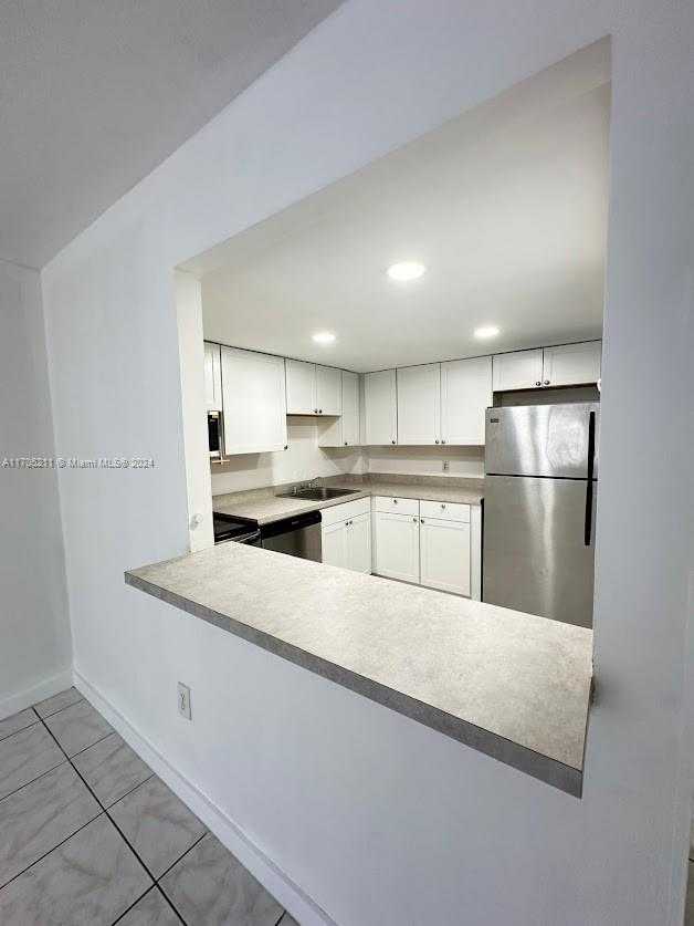 Small Image of 16950 WEST DIXIE HWY A128 HWY #A128, North Miami Beach Number 6