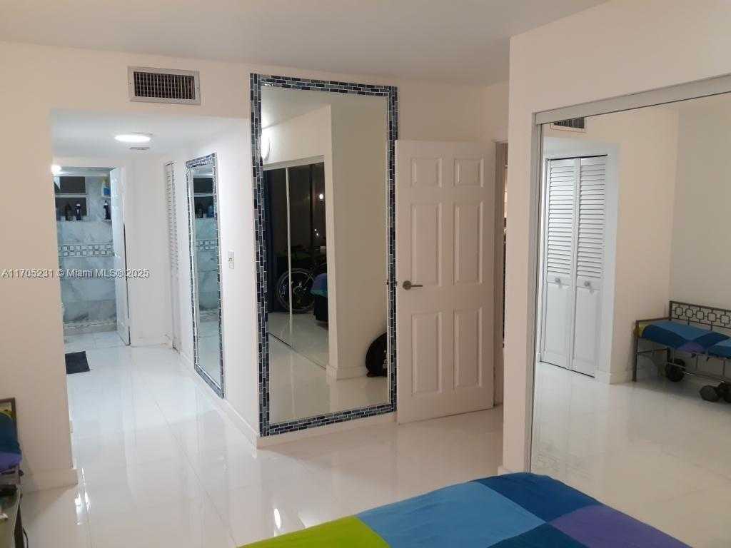 Small Image of 8100 BYRON AVE #504, Miami Beach Number 11