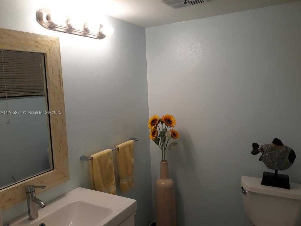 Small Image of 8100 BYRON AVE #504, Miami Beach Number 16