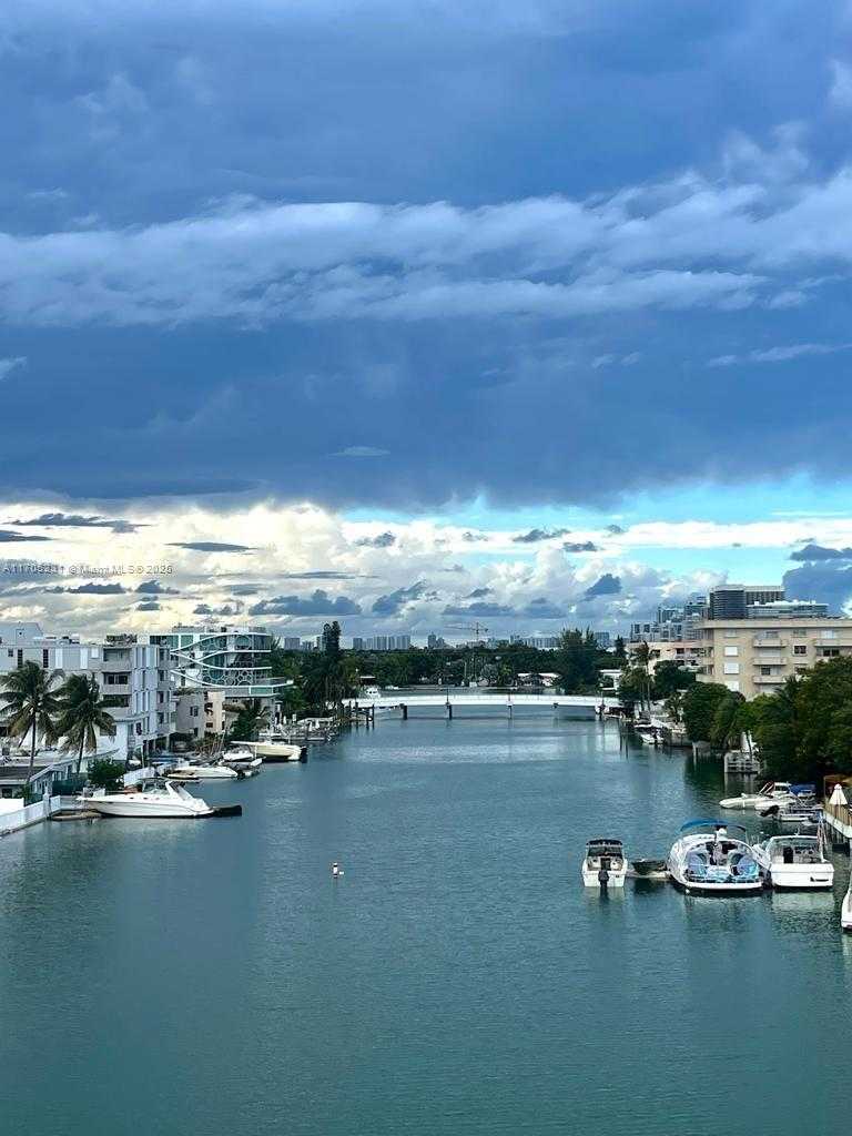 Small Image of 8100 BYRON AVE #504, Miami Beach Number 20