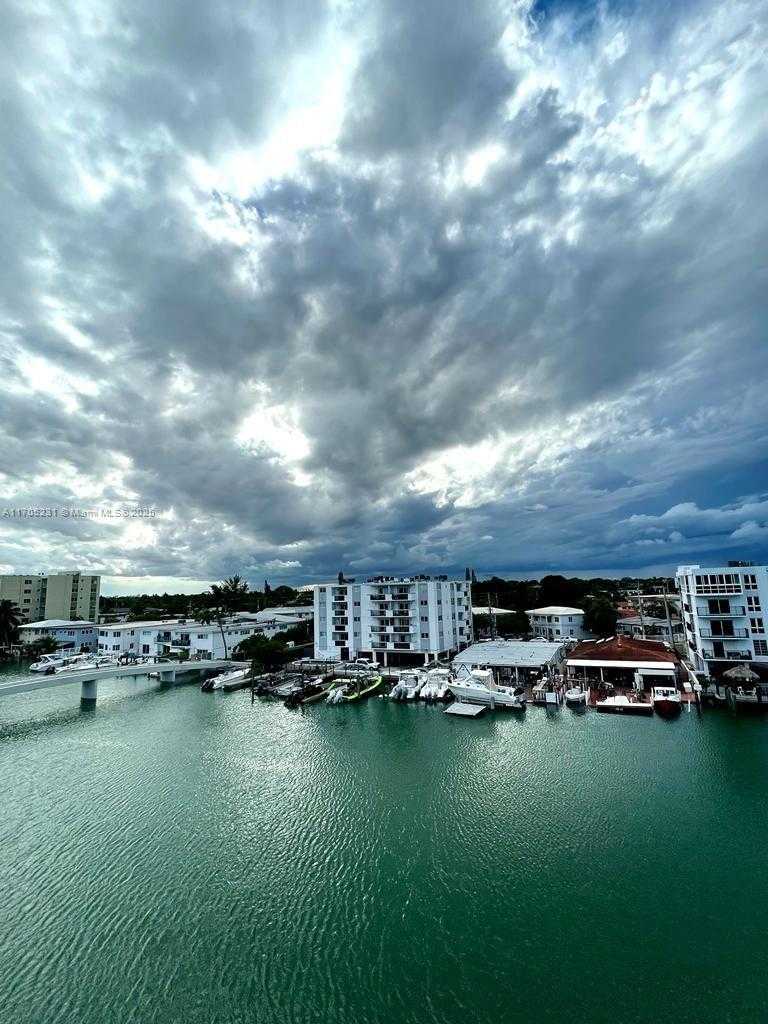 Small Image of 8100 BYRON AVE #504, Miami Beach Number 21