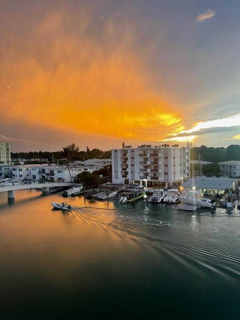 Small Image of 8100 BYRON AVE #504, Miami Beach Number 22