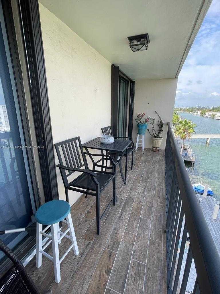 Small Image of 8100 BYRON AVE #504, Miami Beach Number 25