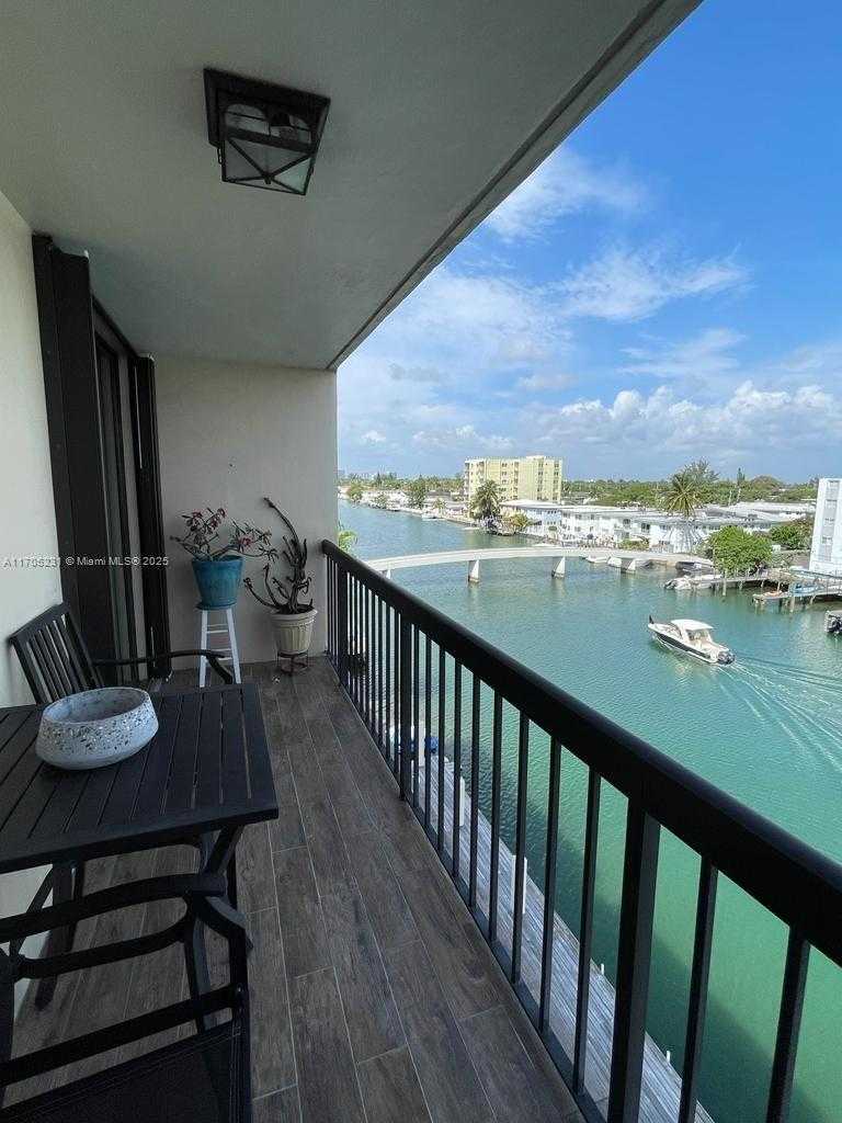 Small Image of 8100 BYRON AVE #504, Miami Beach Number 26