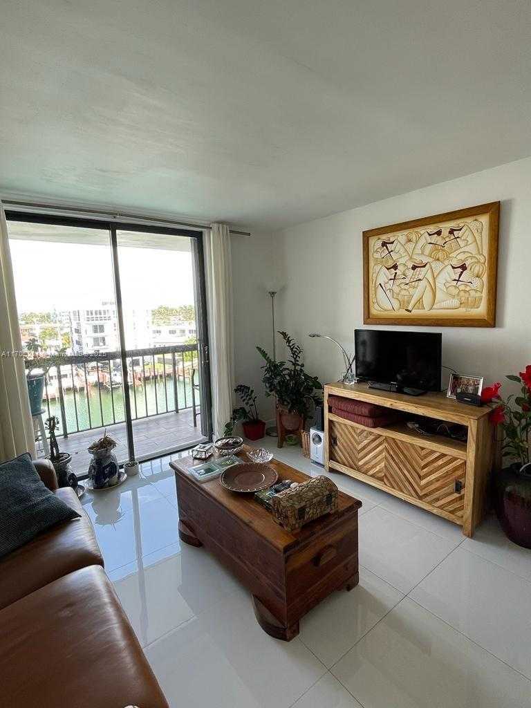 Small Image of 8100 BYRON AVE #504, Miami Beach Number 27