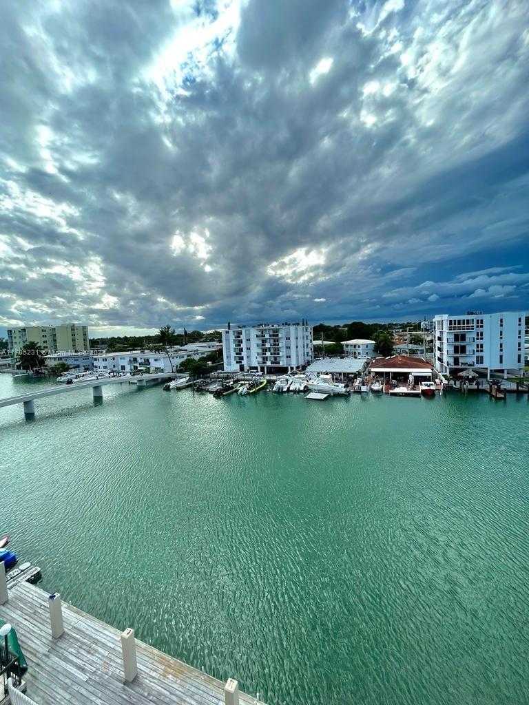 Small Image of 8100 BYRON AVE #504, Miami Beach Number 37