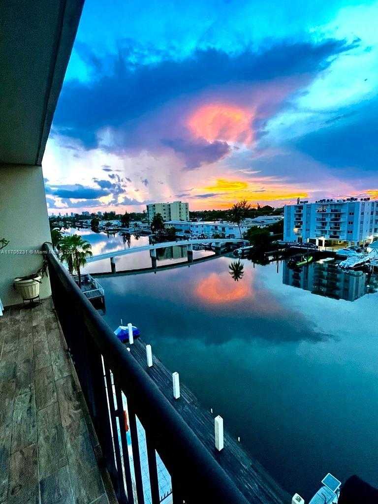 Small Image of 8100 BYRON AVE #504, Miami Beach Number 38