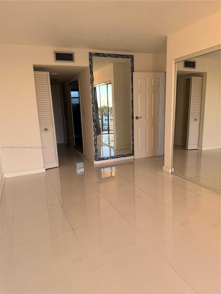 Small Image of 8100 BYRON AVE #504, Miami Beach Number 5