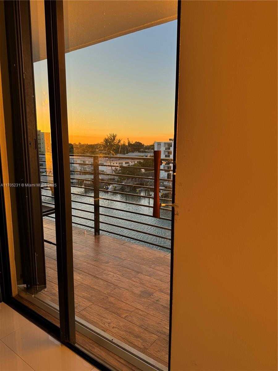 Small Image of 8100 BYRON AVE #504, Miami Beach Number 7