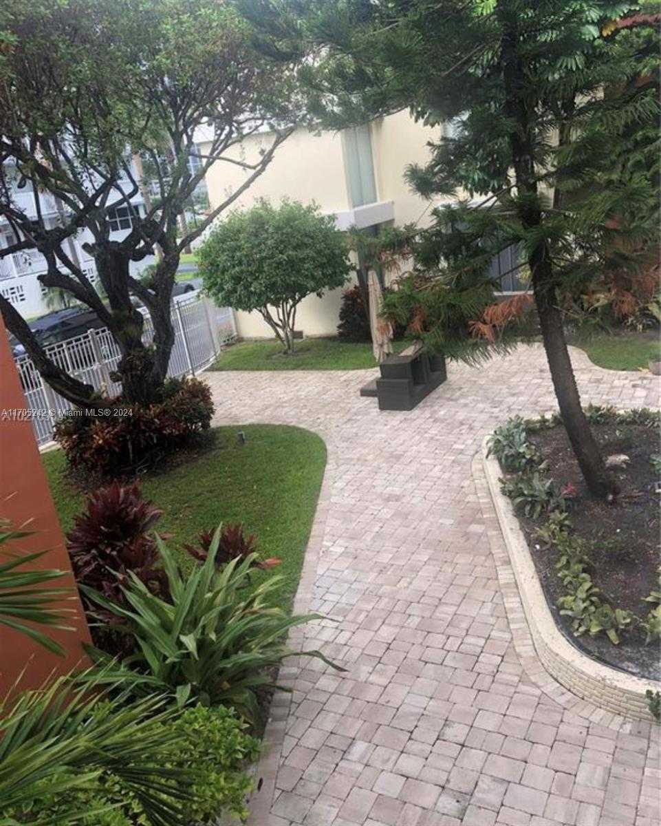 Small Image of 10210 COLLINS AVE #306, Bal Harbour Number 4